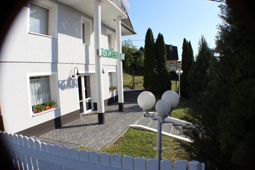 Hotel Menthol Budapest Exteriör bild