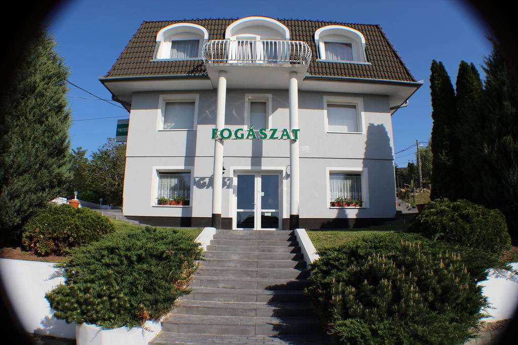 Hotel Menthol Budapest Exteriör bild